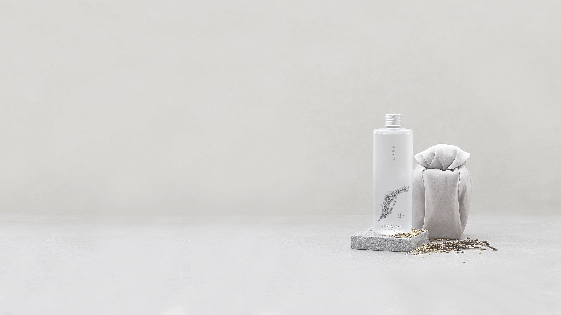 House of Dohwa Brand Image – Traditional Korean Skincare Aesthetic Featuring Oryza Sativa (Rice) Extract,Showcasing K-Beauty Simplicity and NOK Beauty-Inspired Natural Formulations for Bright, Radiant Skin.
