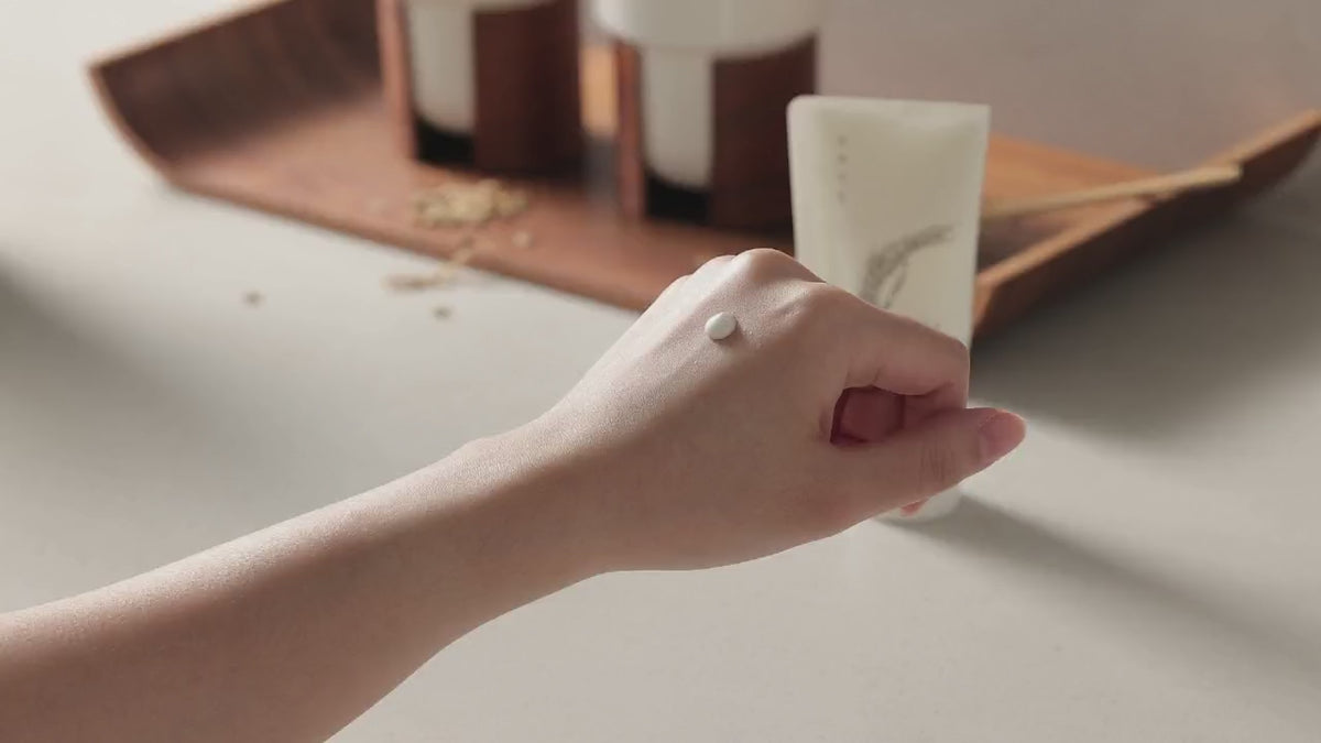 Watch the Rice Bran Sunscreen 50ml in action – A smooth, lightweight K-beauty SPF enriched with Oryza Sativa extract, niacinamide, and Centella Asiatica. Inspired by NOK Beauty’s clean skincare, this non-greasy sunscreen melts into the skin, offering daily UV protection and a natural glow.